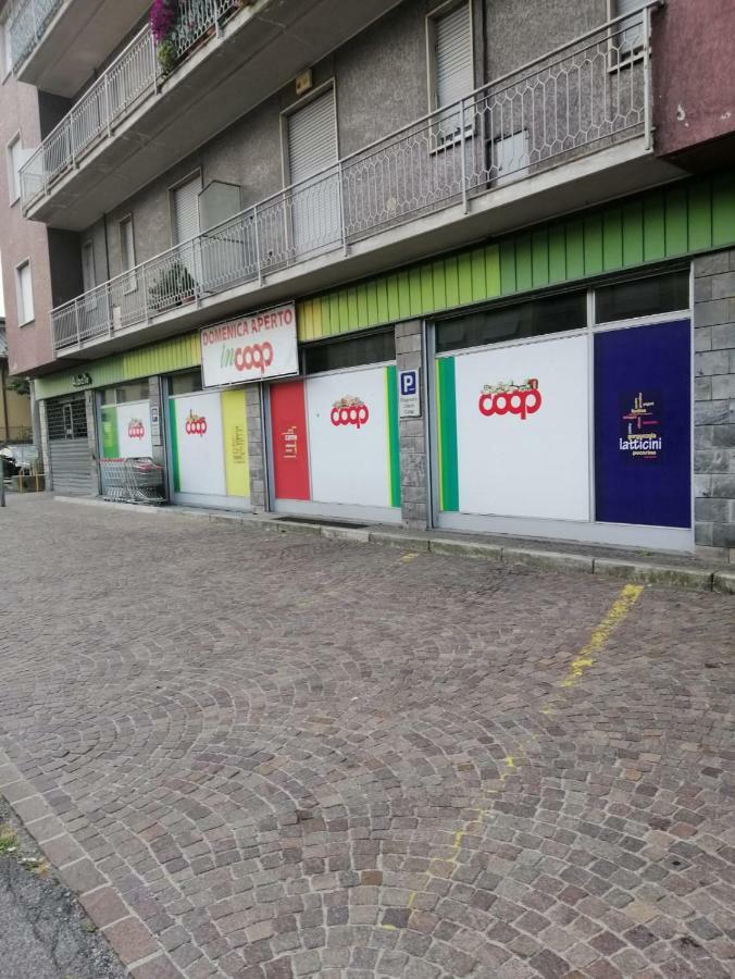 Karina House - Como Luaran gambar